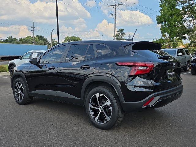 Used 2026 Chevrolet Trax RS w/ Sunroof Package FWD image 3