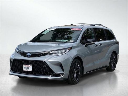 Certified 2025 Toyota Sienna XSE w/ XSE Premium Package FWD image 2
