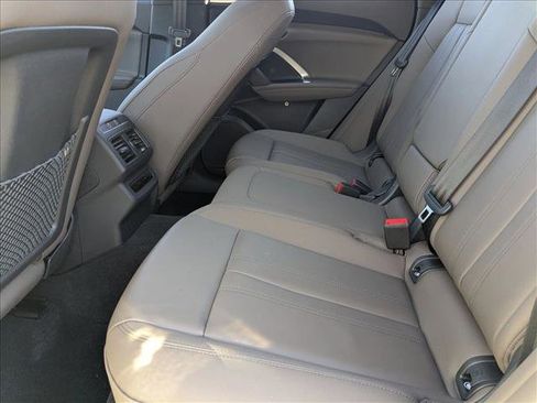 Certified 2025 Audi Q5 Premium w/ Convenience Package AWD/4WD image 17