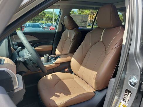 New 2026 Toyota Grand Highlander AWD image 18