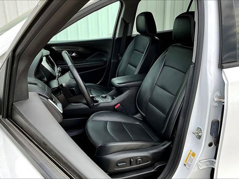 Certified 2024 GMC Terrain SLT image 33