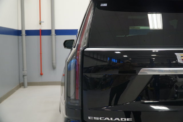 Used 2026 Cadillac Escalade ESV Luxury w/ LPO, Floor Liner Package AWD/4WD image 4