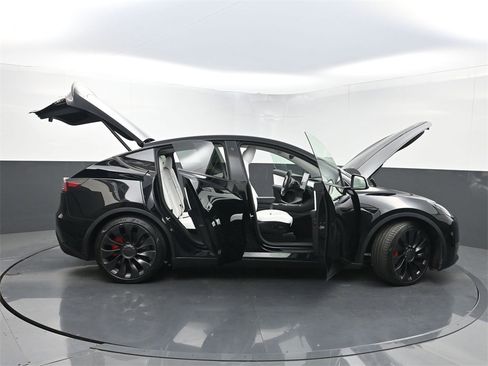 Used 2022 Tesla Model Y Performance image 33