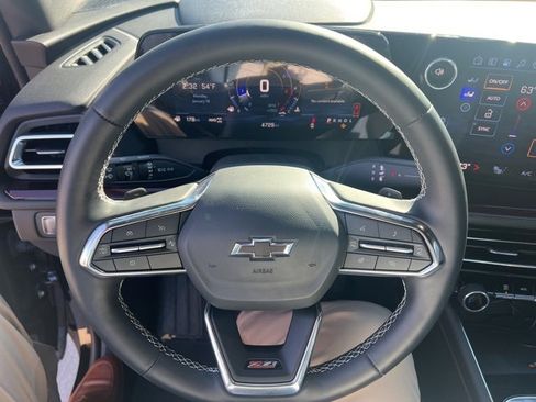 Certified 2025 Chevrolet Traverse Z71 w/ Driver Confidence Package image 5