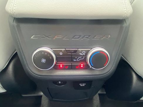 Used 2025 Ford Explorer Platinum w/ LUX Leather Package AWD/4WD image 24