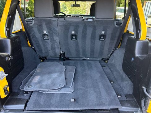 Used 2019 Jeep Wrangler Unlimited Sport S AWD/4WD image 17