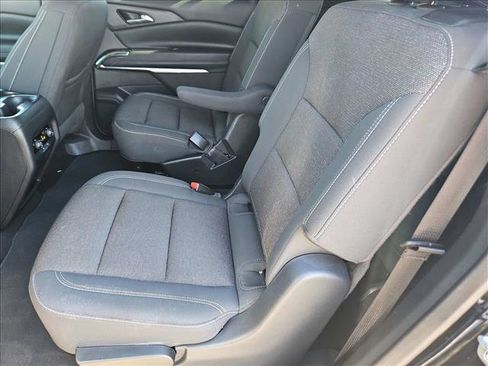 Used 2025 Chevrolet Traverse LT image 19