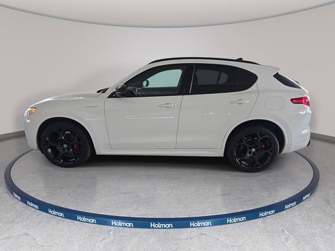 Used 2022 Alfa Romeo Stelvio Veloce image 3