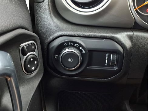 Used 2023 Jeep Wrangler Unlimited Sahara w/ Cold Weather Group AWD/4WD image 21