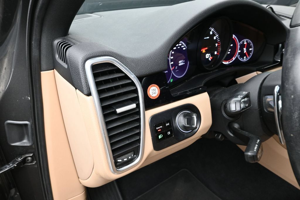 Certified 2021 Porsche Cayenne S AWD/4WD image 15