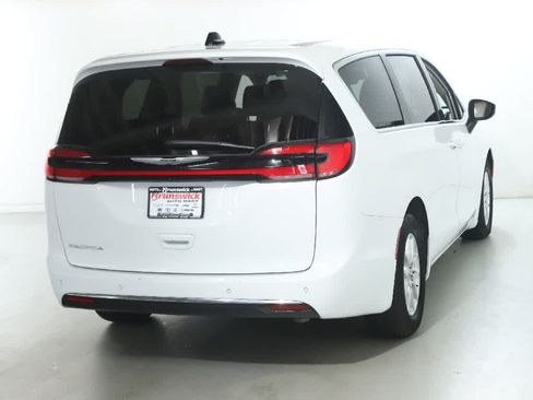 Used 2023 Chrysler Pacifica Touring-L FWD image 43