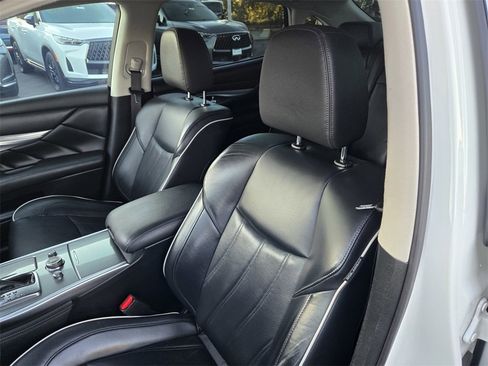 Used 2018 INFINITI Q70 L 3.7 image 15