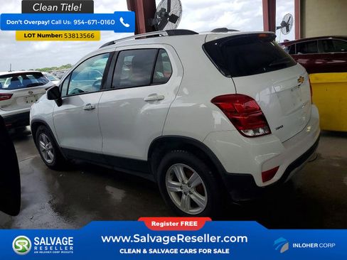 Used 2021 Chevrolet Trax LT w/ LT Convenience Package FWD image 3