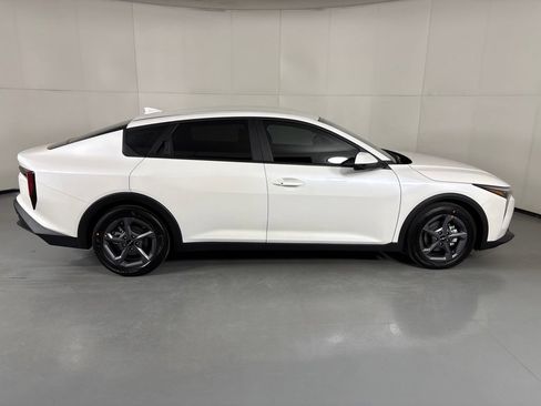 New 2026 Kia K4 FWD image 9