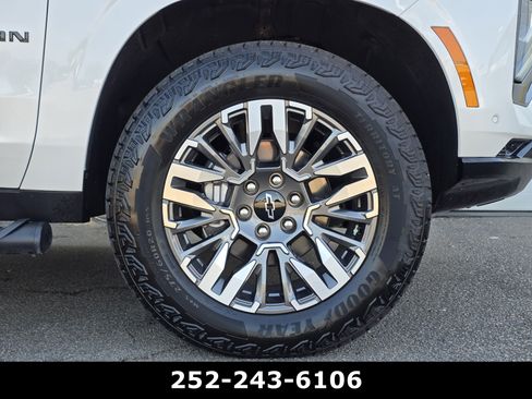 Used 2025 Chevrolet Suburban Z71 w/ Z71 Off-Road Package AWD/4WD image 53