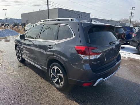 Used 2022 Subaru Forester Touring image 2