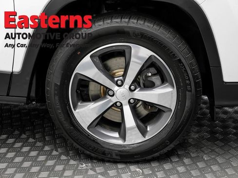 Used 2019 Jeep Cherokee Limited AWD/4WD image 33