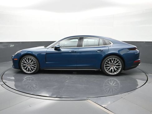 Certified 2025 Porsche Panamera image 2