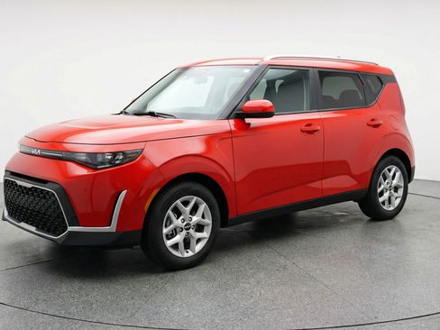 Used 2025 Kia Soul LX w/ LX Technology Package FWD image 3