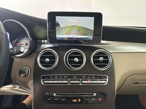 Used 2019 Mercedes-Benz GLC 300 4MATIC image 24