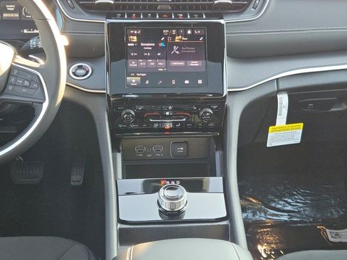 New 2025 Jeep Grand Cherokee Laredo X w/ Luxury Tech Group I AWD/4WD image 21