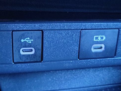Used 2025 Toyota Prius FWD image 15