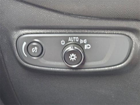 Used 2021 Chevrolet Equinox LT image 22