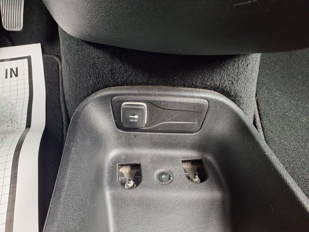 Used 2025 Chrysler Pacifica Select FWD image 8