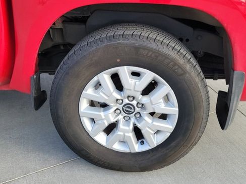 Used 2024 Nissan Frontier SV w/ SV Convenience Package image 16