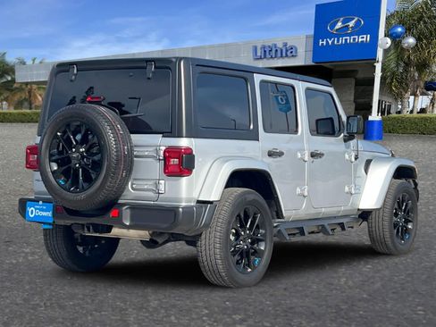 Used 2023 Jeep Wrangler Unlimited Sahara AWD/4WD image 3
