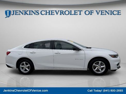 Used 2018 Chevrolet Malibu LS FWD image 3