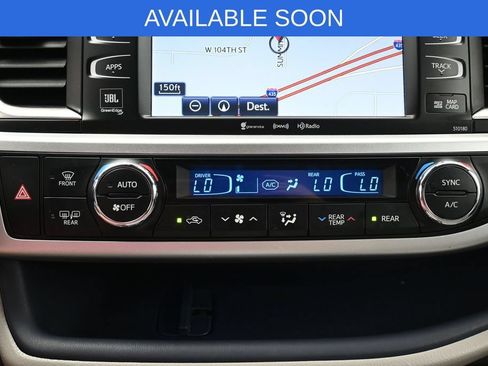 Used 2018 Toyota Highlander Limited AWD/4WD image 24