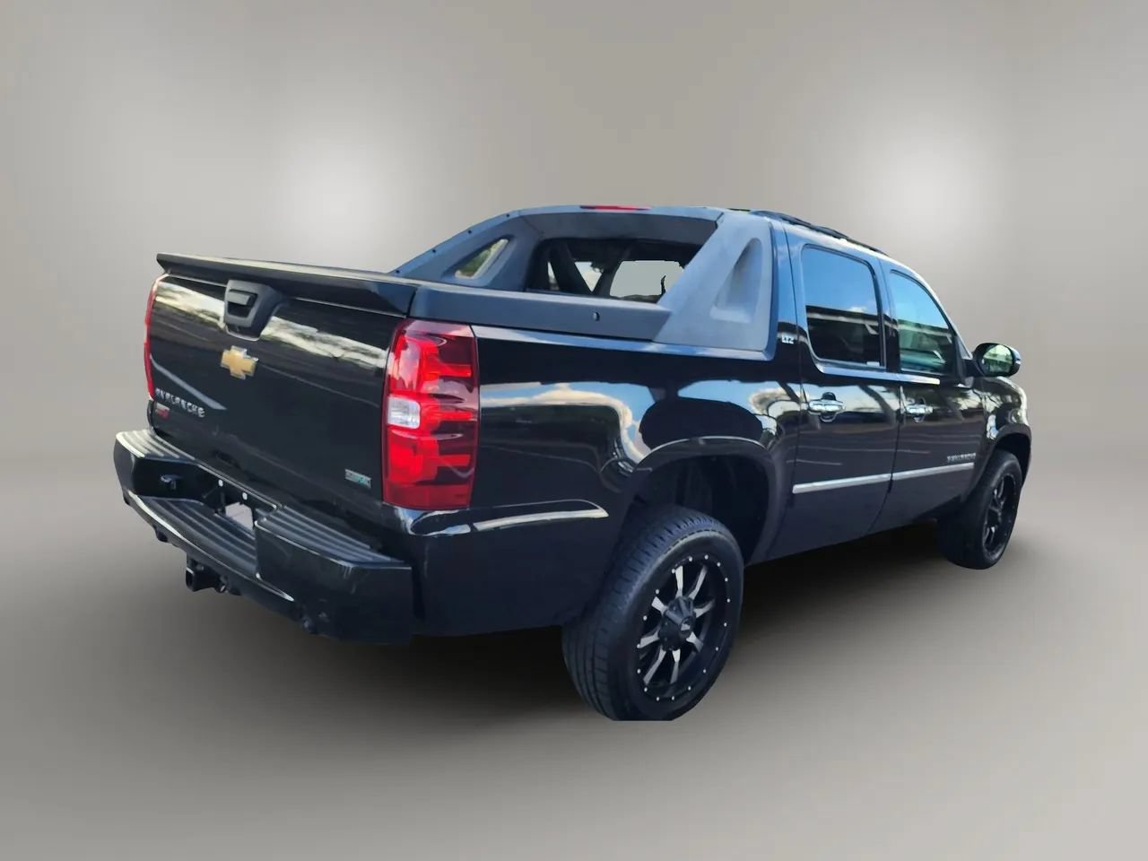 Used 2011 Chevrolet Avalanche LTZ AWD/4WD image 4