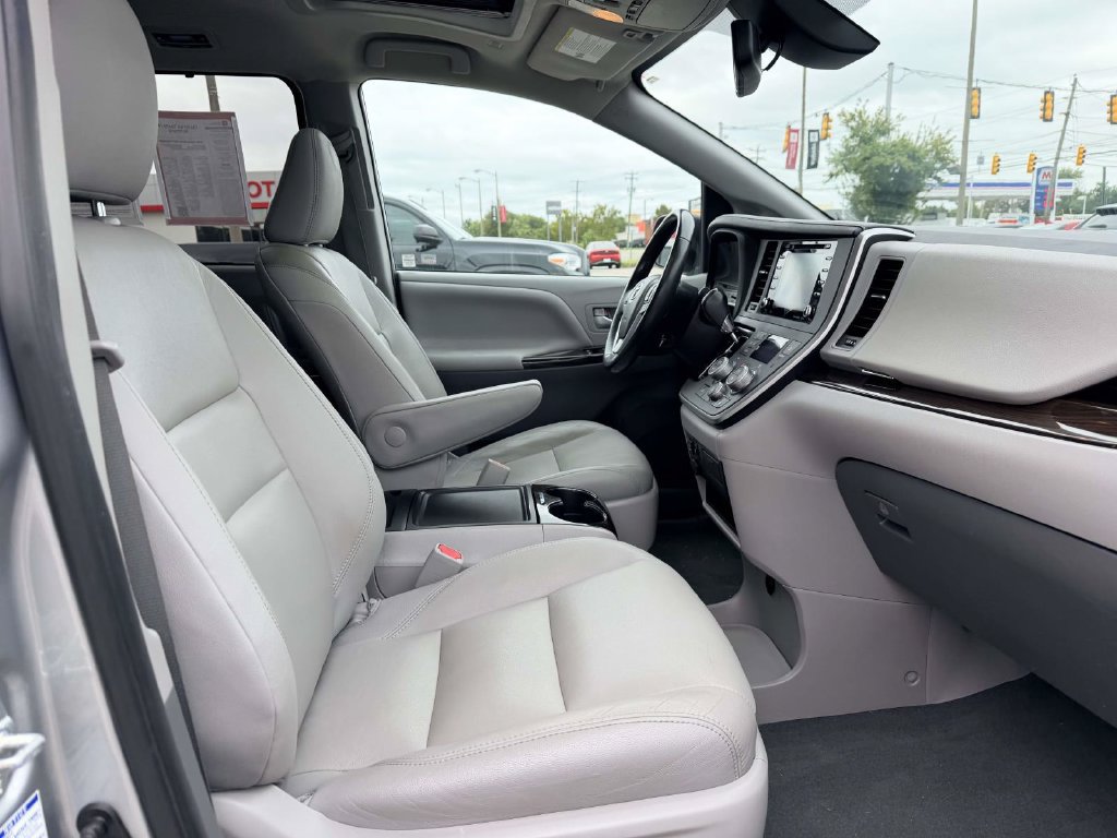 Certified 2020 Toyota Sienna XLE w/ XLE Navigation Package AWD/4WD image 13