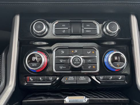 Used 2023 GMC Yukon XL Denali w/ Denali Reserve Package image 23