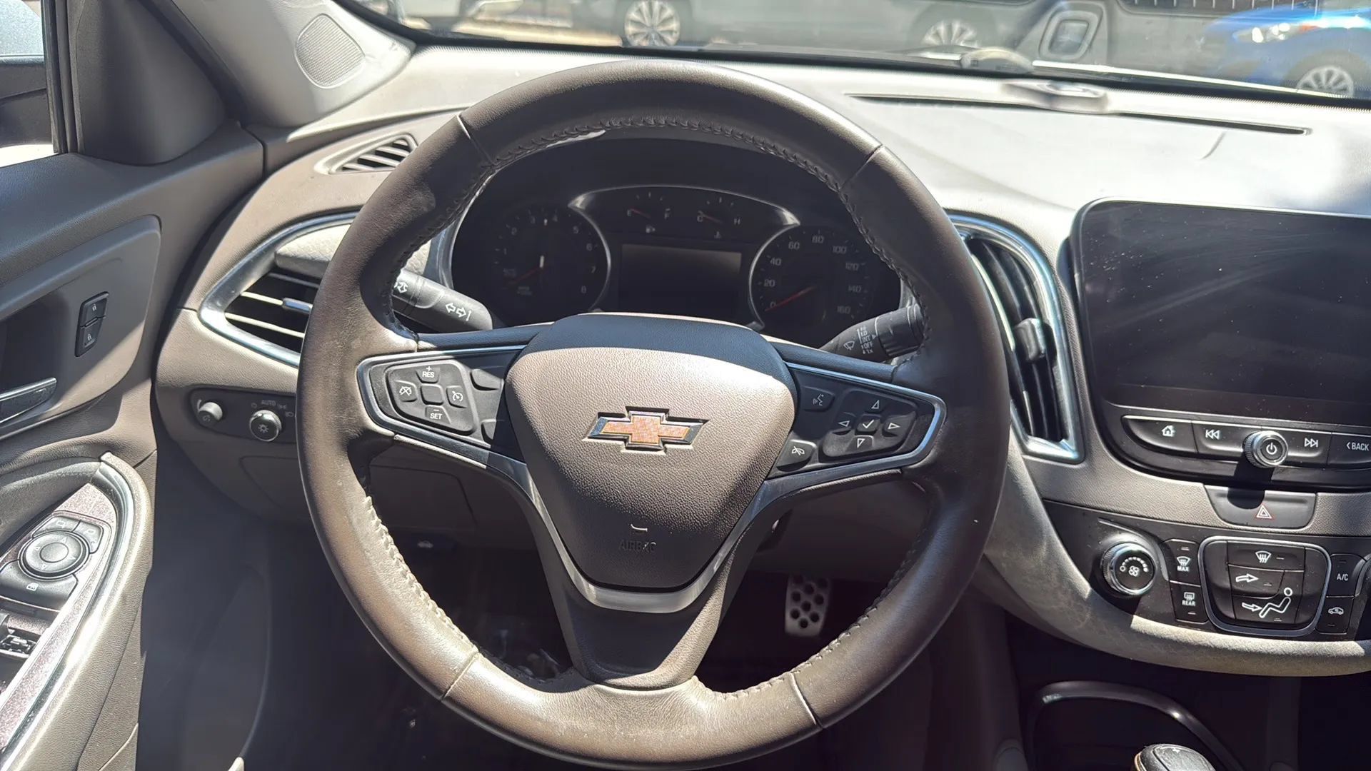 Used 2017 Chevrolet Malibu LT FWD image 29