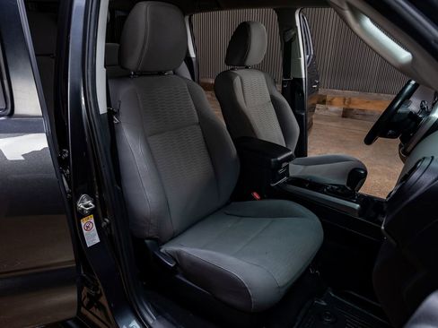 Used 2018 Toyota Tacoma SR5 AWD/4WD image 28