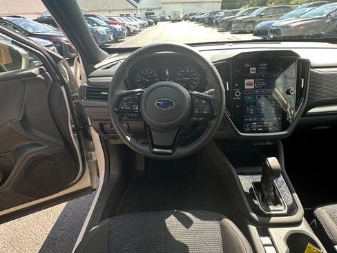 Used 2025 Subaru Forester Premium AWD/4WD image 19