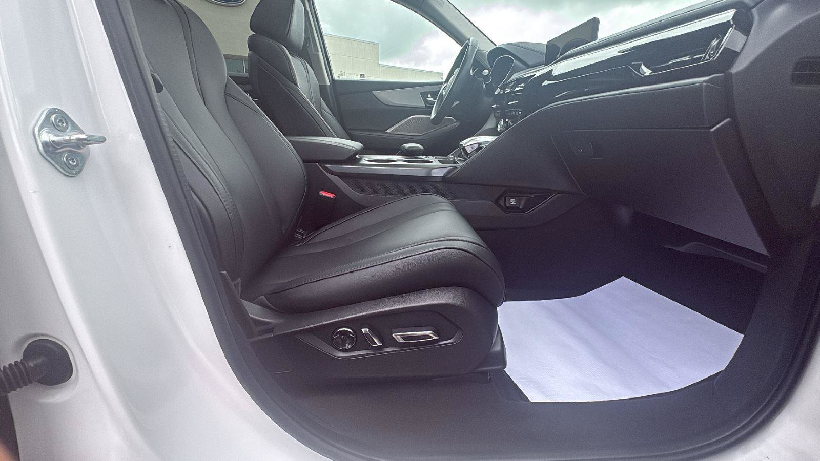 Used 2023 Acura MDX SH-AWD image 13