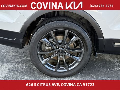 Used 2018 Ford Explorer XLT w/ Equipment Group 202A image 10