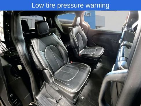 Used 2024 Chrysler Pacifica Premium FWD image 23