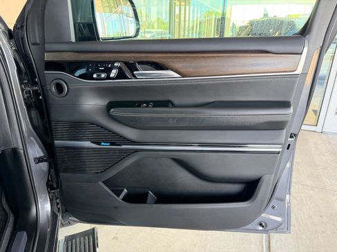 Used 2022 Jeep Grand Wagoneer Series II AWD/4WD image 14