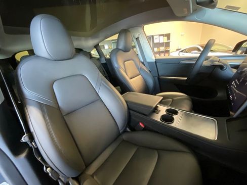 Used 2023 Tesla Model Y Long Range image 18