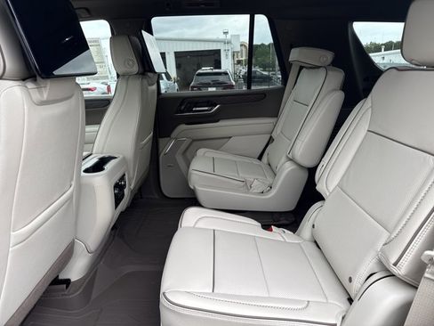 New 2026 GMC Yukon Denali w/ Denali Reserve Package AWD/4WD image 5
