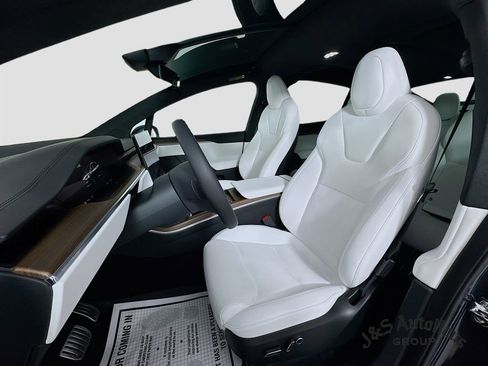 Used 2024 Tesla Model X image 11
