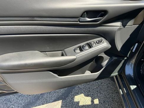 Certified 2025 Nissan Altima 2.5 S FWD image 10