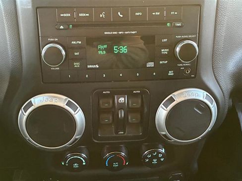 Used 2018 Jeep Wrangler Unlimited Sahara w/ Connectivity Group image 17