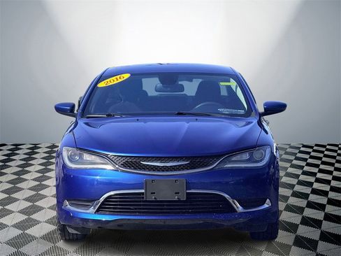 Used 2016 Chrysler 200 Limited image 2