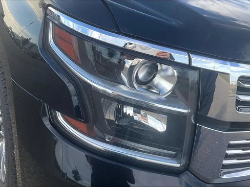 Used 2019 Chevrolet Suburban Premier AWD/4WD image 39