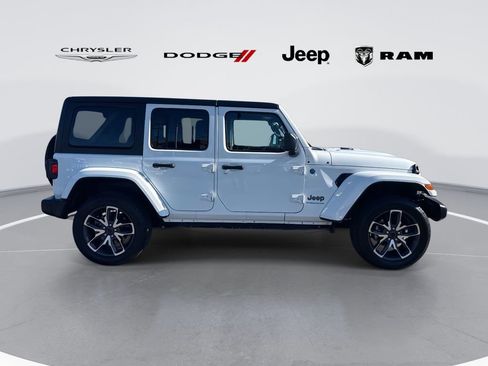 Used 2024 Jeep Wrangler Unlimited image 2